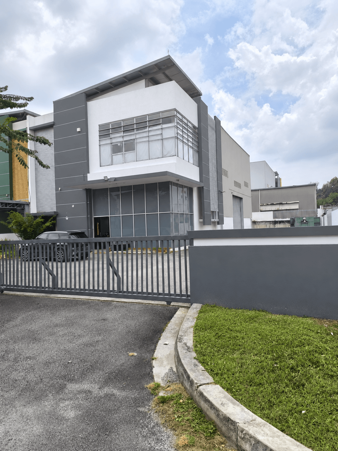 Semi-Detached Factory in Semenyih - Semi-Detached Factory For Sale Semenyih | 11,000 Sq Ft Freehold, photo 1